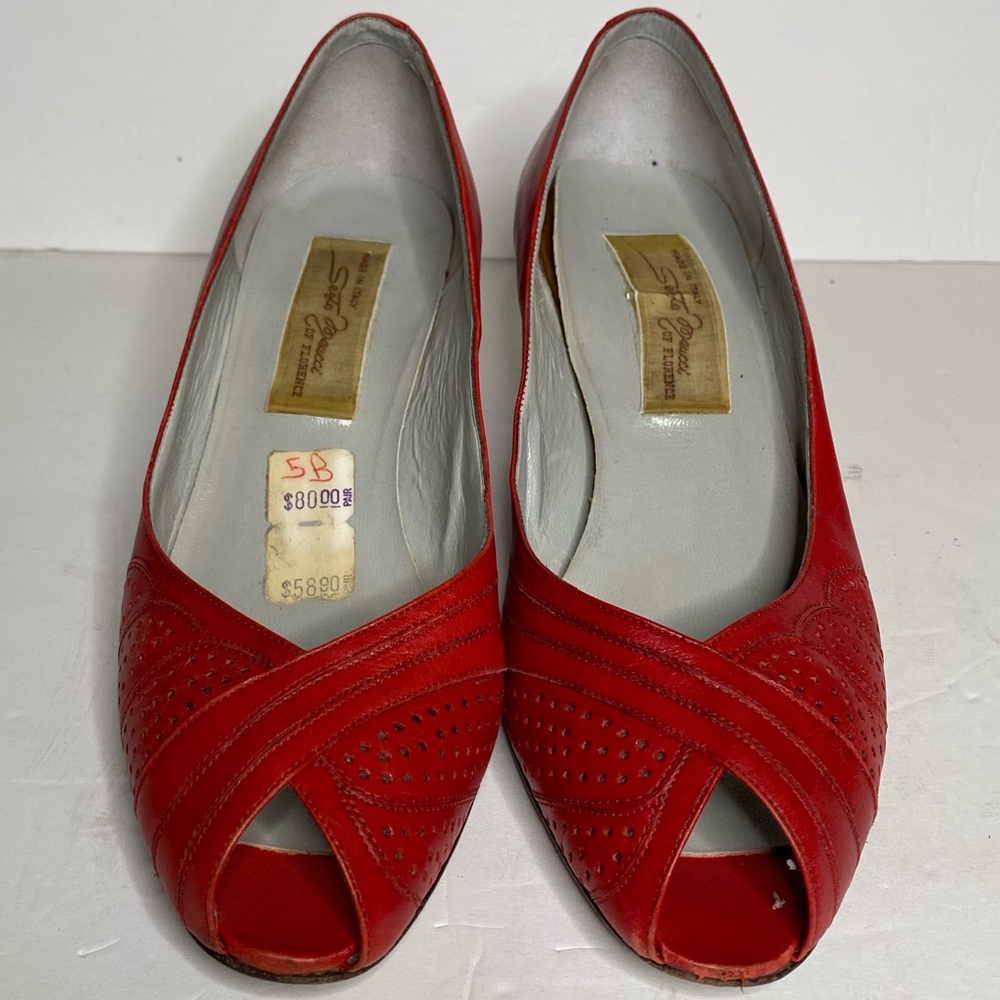 Vintage red leather made in Italy pumps